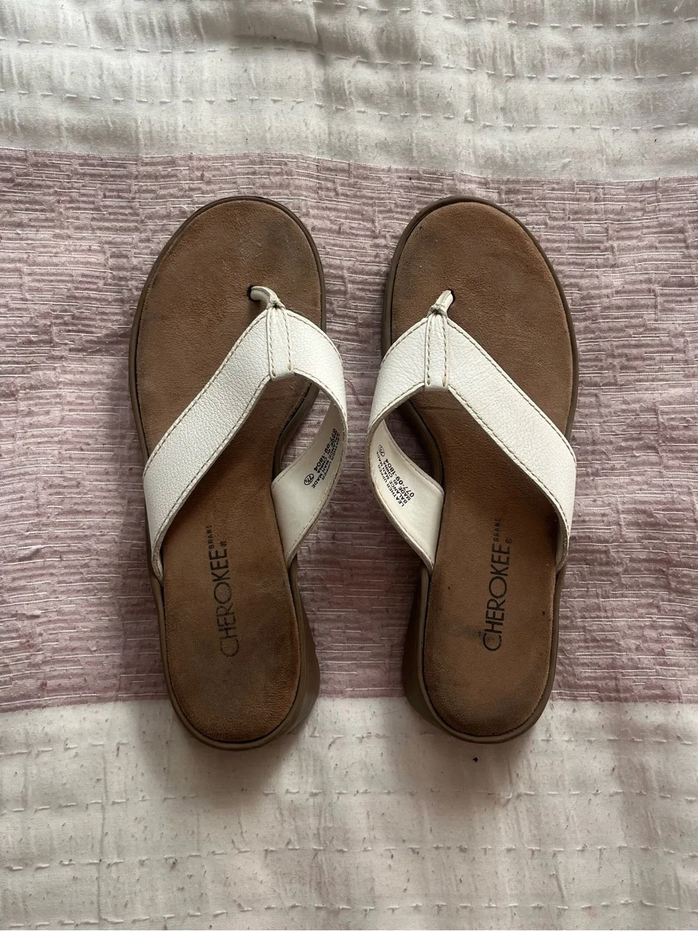 Y2K 2000s style White Thong Platform Sandals Cherokee Size 7.5